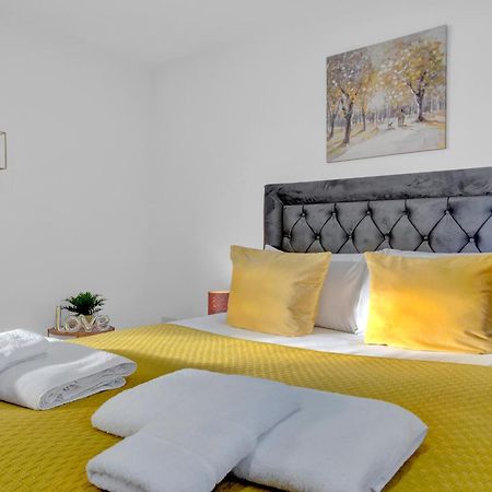 Heathrow Stays - Fawns Manor ฮิลลิงดัน ภายนอก รูปภาพ